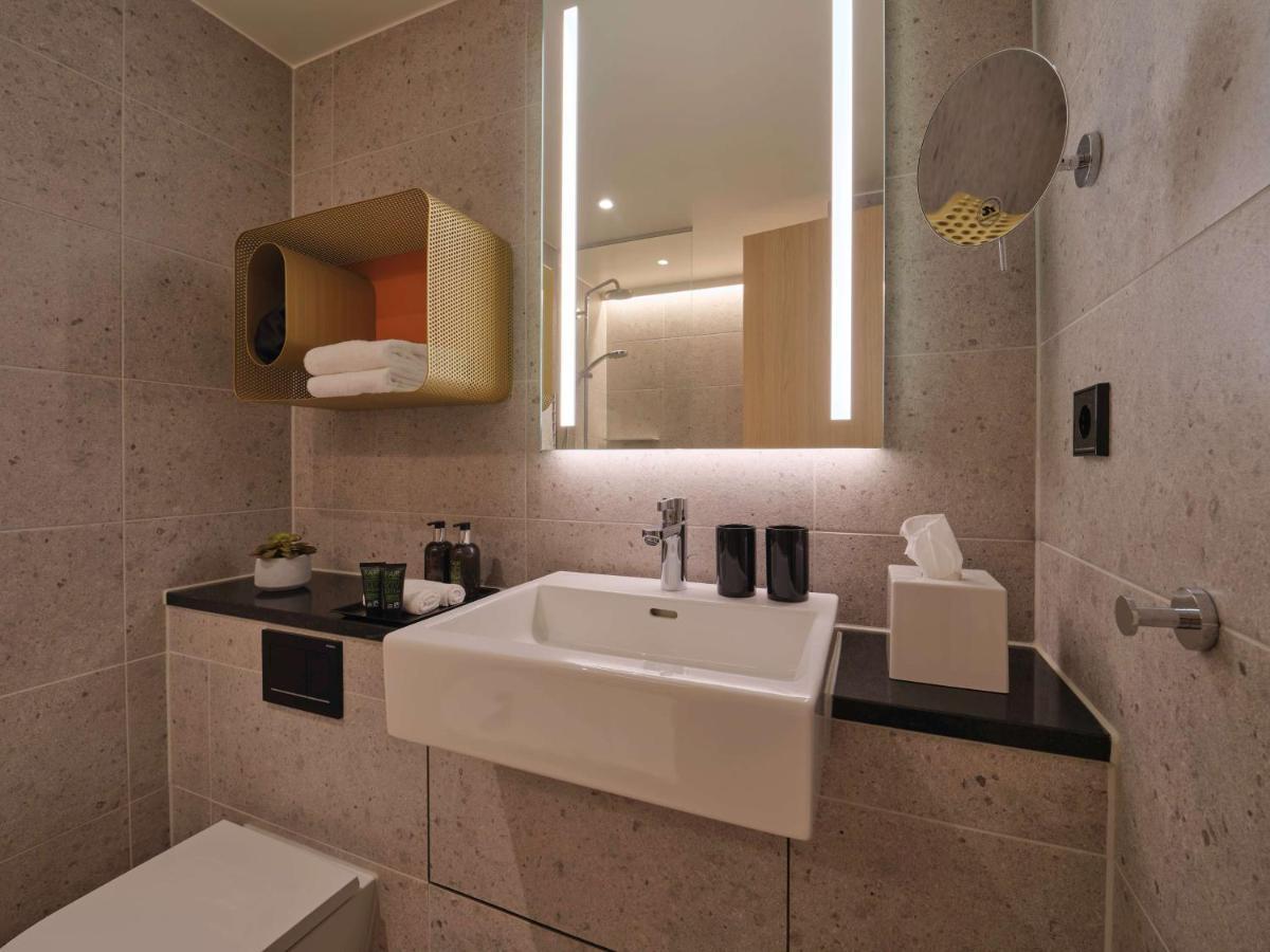 Adina Hotel 4*