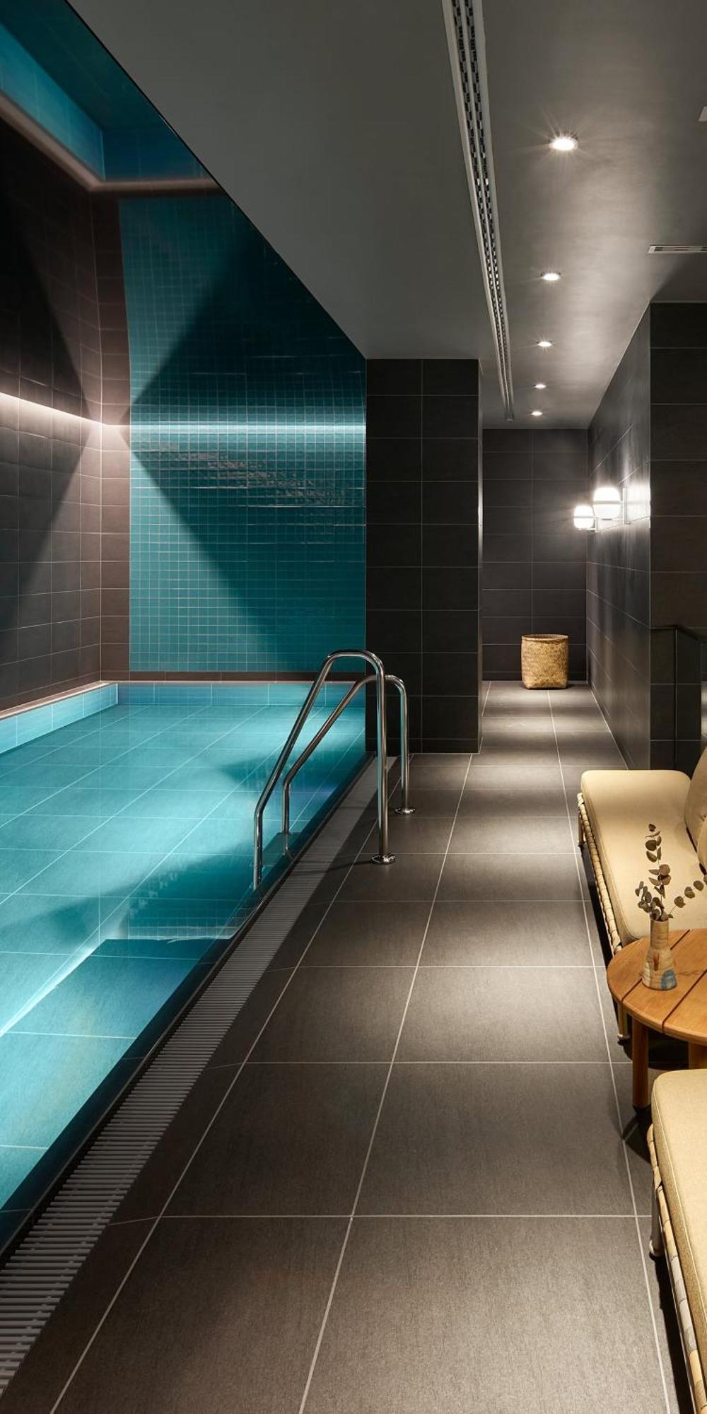 Adina Aparthotel 4*
